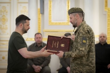 Ви – найміцніша опора України: Президент відзначив воїнів найвищими державними нагородами 
