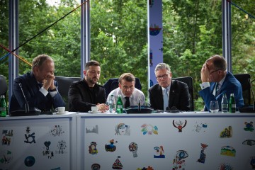 Leaders of Ukraine, France, the United Kingdom, Germany, and Poland Hold a Phone Call with U.S. President Donald Trump  
