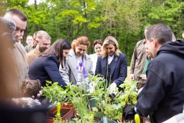 Olena Zelenska Takes Part in Presentation of Therapeutic Garden