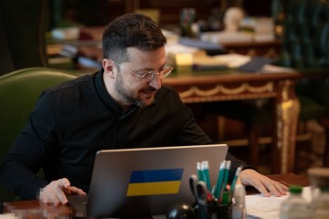 Фінансова підтримка України та координація кроків із партнерами: Володимир Зеленський провів розмову з Йонасом Гаром Стере