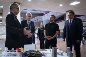 Президент України зустрівся з науковцями, відзначив їх державними нагородами та ознайомився з презентацією оборонних досліджень і розробок, 21 травня 2025 року.
