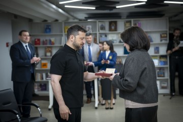 Президент зустрівся з науковцями та відзначив їх державними нагородами