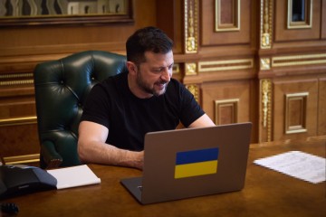Володимир Зеленський провів розмову з Робертом Голобом