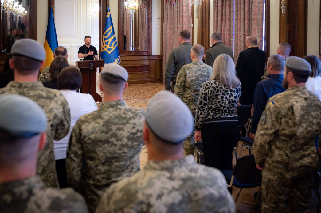 Volodymyr Zelenskyy Meets with SOF Warriors and Families of Fallen Heroes to Present State Awards