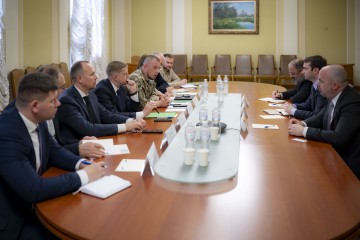 The Office of the President Hosts a Meeting with the U.S. Delegation