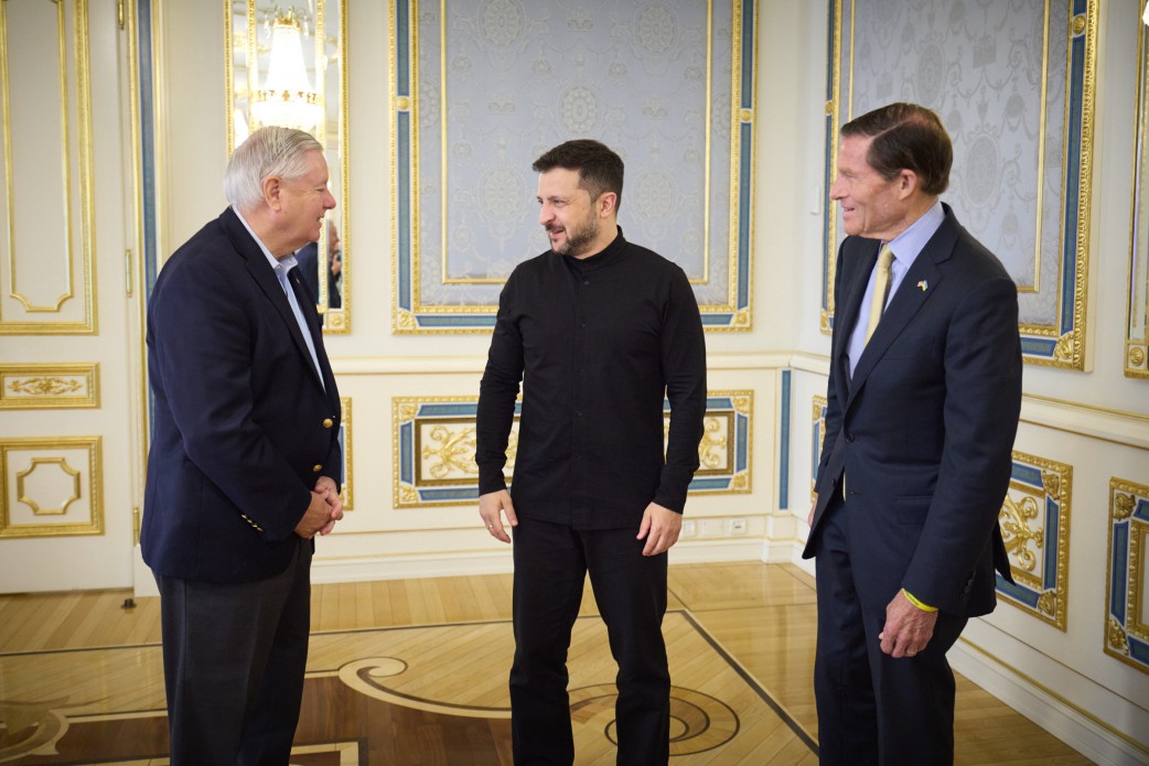 Президент Володимир Зеленський провів зустріч із сенаторами США Ліндсі Гремом і Річардом Блюменталем, які представляють Республіканську та Демократичну партії, 30 травня 2025 року.