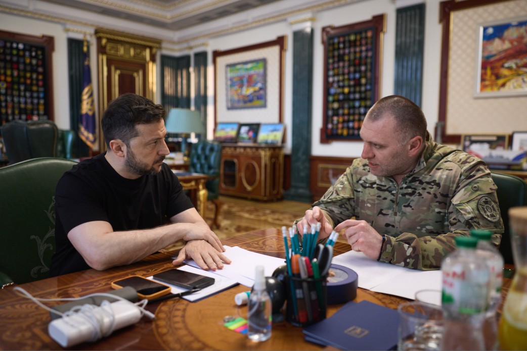 Президент Володимир Зеленський заслухав доповідь голови Служби безпеки України Василя Малюка щодо проведеної операції «Павутина» проти військових цілей на території РФ, 1 червня 2025 року.