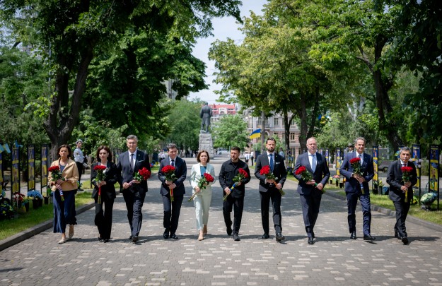 Volodymyr Zelenskyy and Participants of the Ukraine–Southeast Europe Summit Honored the Memory of Fallen Warriors in Odesa