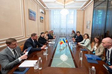 Volodymyr Zelenskyy Holds a Trilateral Meeting with Presidents of Moldova and Romania