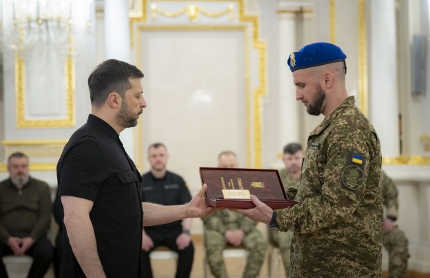 Президент відзначив воїнів найвищими державними нагородами