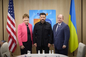 Президент зустрівся із сенаторами США Джинн Шахін і Крісом Кунсом