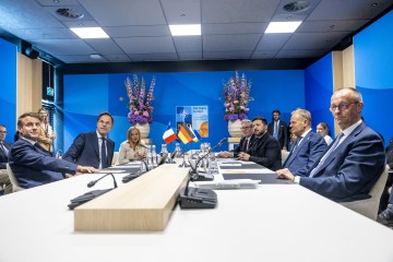 Volodymyr Zelenskyy Holds a Meeting with the Leaders of Germany, France, the United Kingdom, Italy, Poland, and the NATO Secretary General