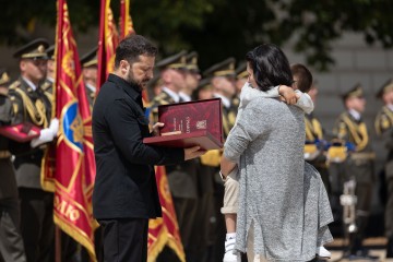 У День Конституції Володимир Зеленський відзначив видатних українців та українок державними нагородами 
