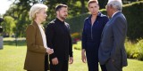 Президент України спілкується з Прем’єр-міністеркою Данії, Президентом Європейської ради та Президенткою Європейської комісії під час візиту до Данії, 3 липня 2025 року.