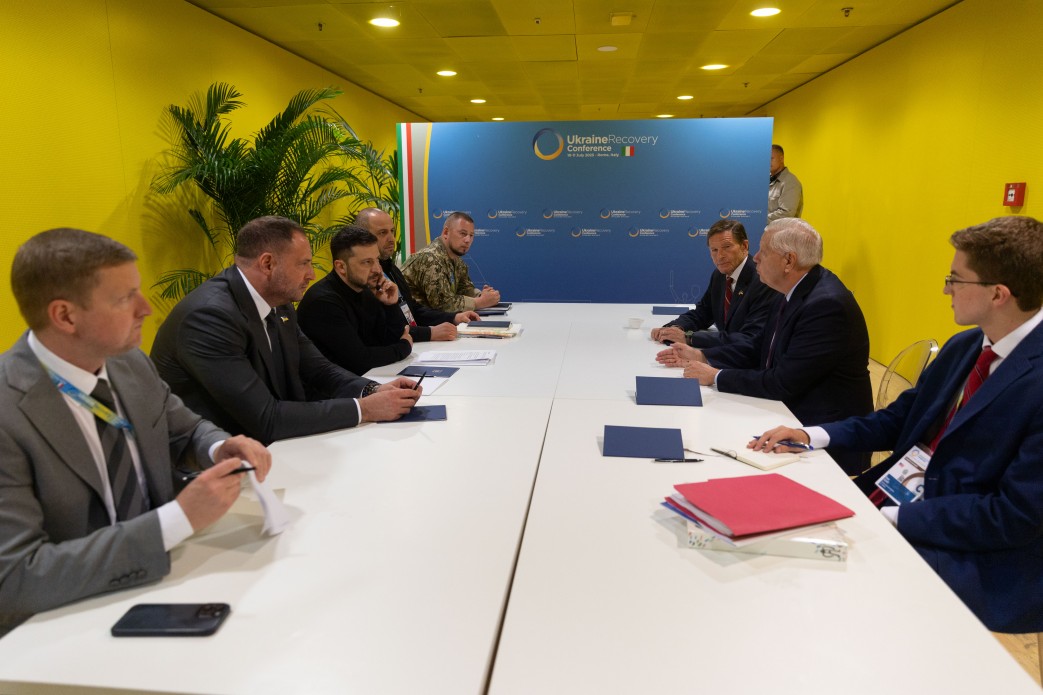 President of Ukraine Volodymyr Zelensky met with the American senator from the R...