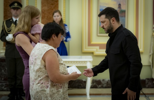 The President Presents 20 Apartment Certificates to Heroes of Ukraine and to the Families of Fallen Warriors