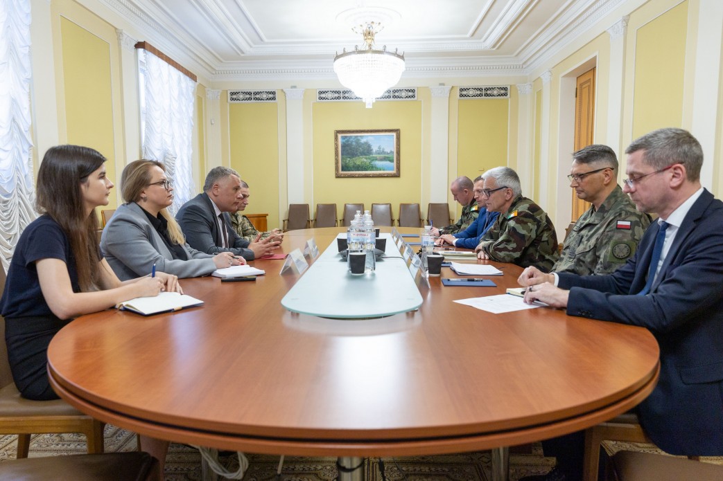 Il vice capo dell'ufficio presidenziale Igor Zhovkva e Pavel Palis hanno tenuto ...