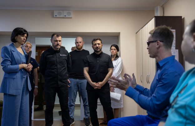 Volodymyr Zelenskyy Meets with Warriors Undergoing Recovery in one of the Medical Rehabilitation Centers of the Ministry of Internal Affairs