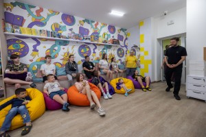 Володимир Зеленський поспілкувався з учнями Школи Супергероїв, які лікуються в одному з дитячих медзакладів у Київській області, 28 липня 2025 року.