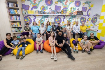 Volodymyr Zelenskyy Meets with Students of the School of Superheroes at a Hospital in the Kyiv Region
