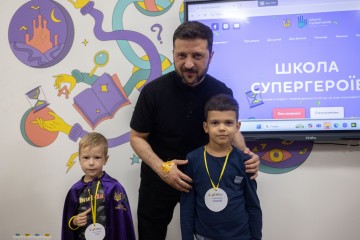 Президент поспілкувався з учнями Школи Супергероїв 