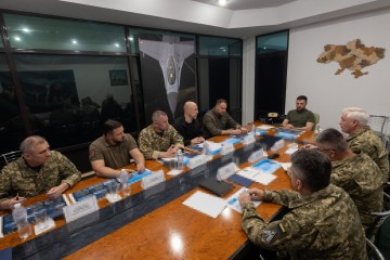 President Held a Meeting on the Air Force Development Strategy and Appointed a New Air Force Commander