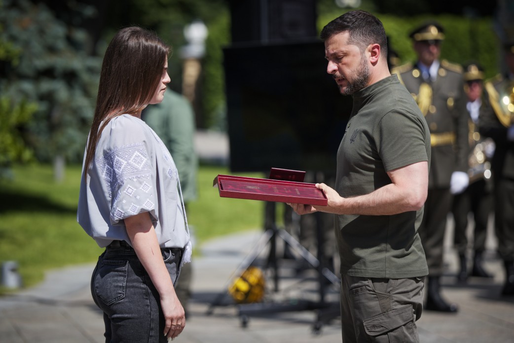 V den letectva ozbrojených sil Ukrajiny se prezident Volodymyr Zlenskyy setkal s...
