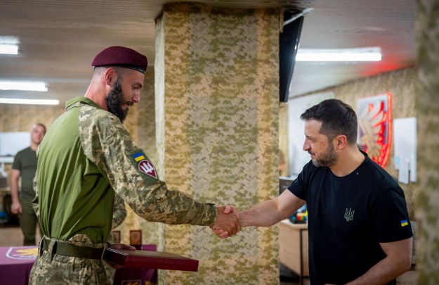 President Thanked Warriors of the 95th Polissia Separate Air Assault Brigade for Their Participation in the Kursk Operation and Presented Them with State Awards