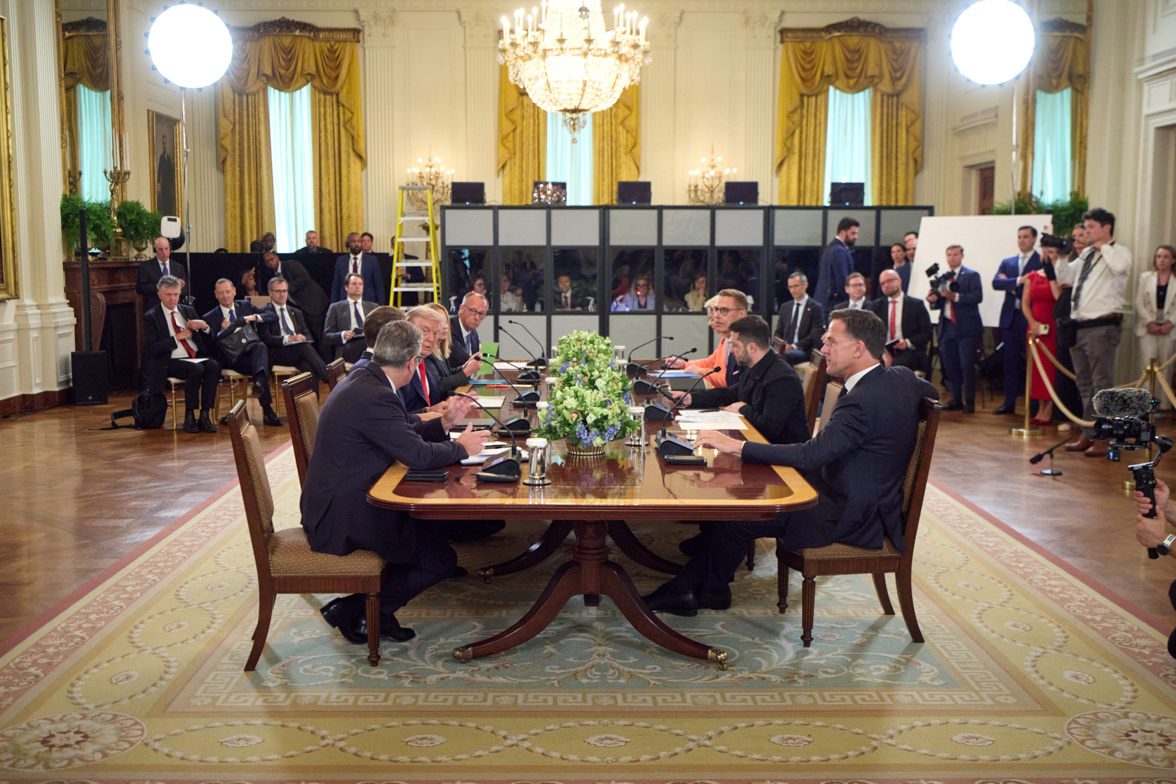 У Вашингтоні відбулися переговори лідерів України, США, Франції, Фінляндії, Німеччини, Великої Британії, Італії, ЄС і НАТО, 18 серпня 2025 року.