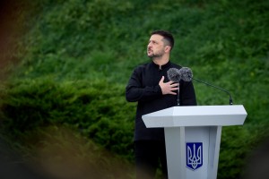 Президент Володимир Зеленський узяв участь у церемонії підняття Державного прапора України, 23 серпня 2025 року.