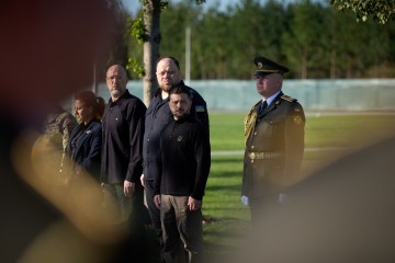 Президент взяв участь у першій церемонії поховання воїнів на Національному військовому меморіальному кладовищі