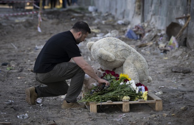 The President Paid Tribute to the Victims of the Russian Strike in Kyiv on the Night of August 28