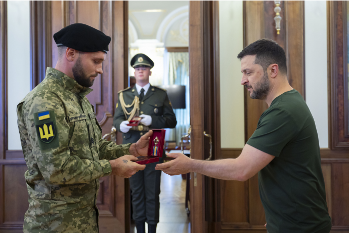 Володимир Зеленський привітав воїнів-танкістів із Днем танкових військ і відзначив їх державними нагородами thumbnail