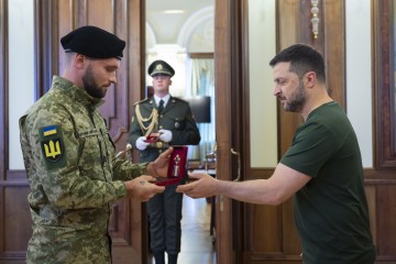 Володимир Зеленський привітав воїнів-танкістів із Днем танкових військ і відзначив їх державними нагородами