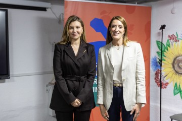 Олена Зеленська та Роберта Мецола провели зустріч на території однієї зі шкіл Київщини, де за підтримки Євросоюзу оновили їдальню 