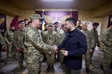 Президент відзначив державними нагородами воїнів, які беруть участь у Добропільській контрнаступальній операції