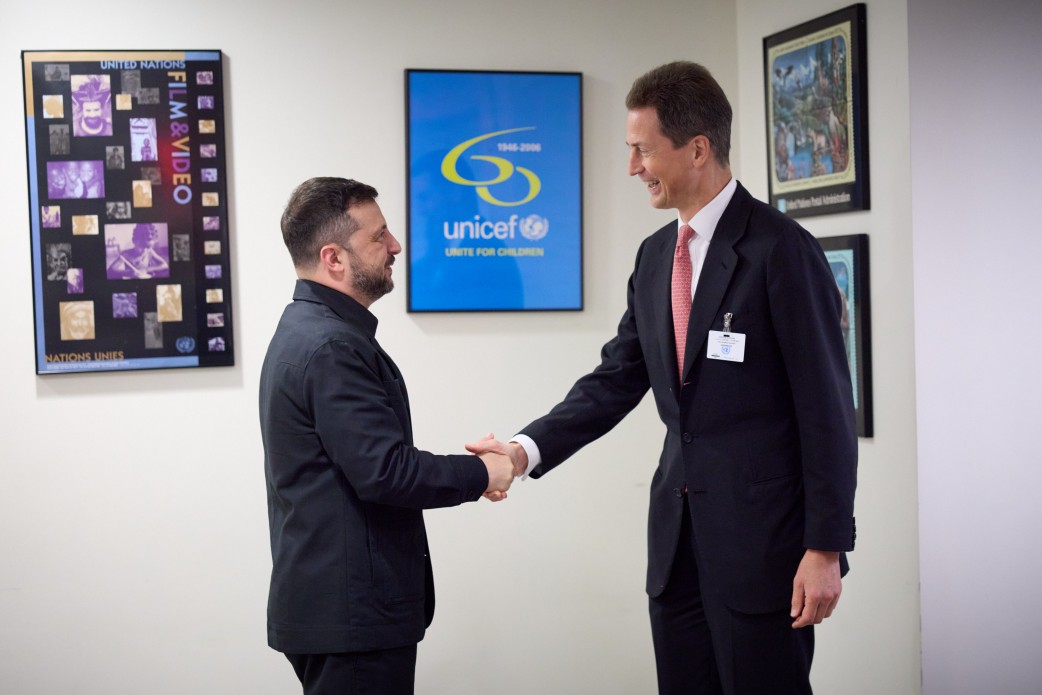 Prezydent Ukrainy Volodymyr Zelensky po raz pierwszy spotkał się z dziedzicznym ...