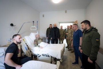 President Met With Wounded Warriors and Medics Treating Them, and Congratulated Them on the Day of Defenders of Ukraine