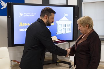 Володимир Зеленський привітав освітян із прийдешнім професійним святом і поспілкувався з учителями, викладачами, студентами та школярами