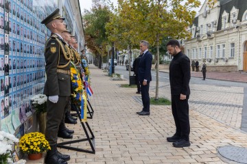 The President of Ukraine and the Prime Minister of the Netherlands Honored the Memory of Fallen Ukrainian Warriors