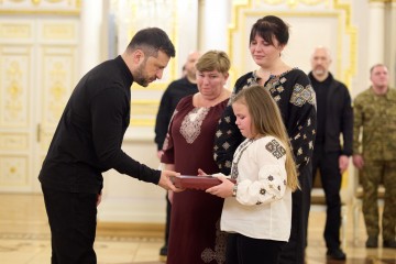 Президент вручив ордени «Золота Зірка» Героям України та передав нагороди рідним загиблих Героїв