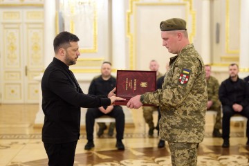 Президент вручив ордени «Золота Зірка» Героям України та передав нагороди рідним загиблих Героїв 