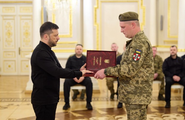 Президент вручив ордени «Золота Зірка» Героям України та передав нагороди рідним загиблих Героїв 