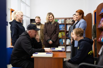 On International White Cane Day, Olena Zelenska Visited a Rehabilitation Center and Met with Veterans Who Lost Their Sight