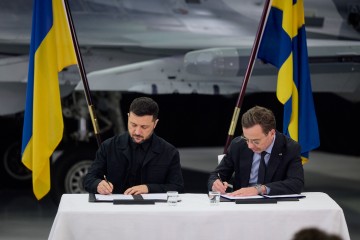 Володимир Зеленський та Ульф Крістерссон підписали перший документ, який відкриває шлях до отримання Україною літаків «Гріпен»