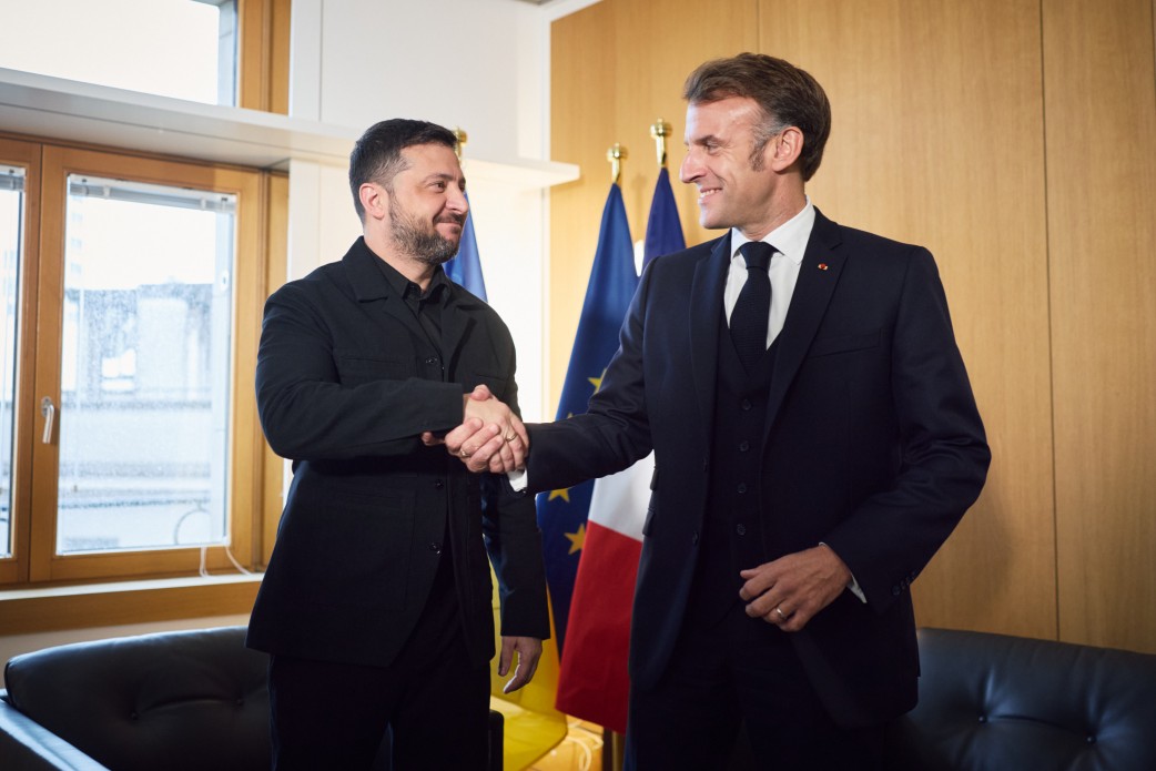Ukrajinský prezident Volodymyr Zelenskyj se setkal s francouzským prezidentem Em...