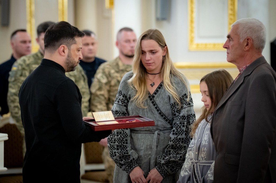 Президент вручив ордени «Золота Зірка» Героям України та передав нагороди рідним загиблих Героїв