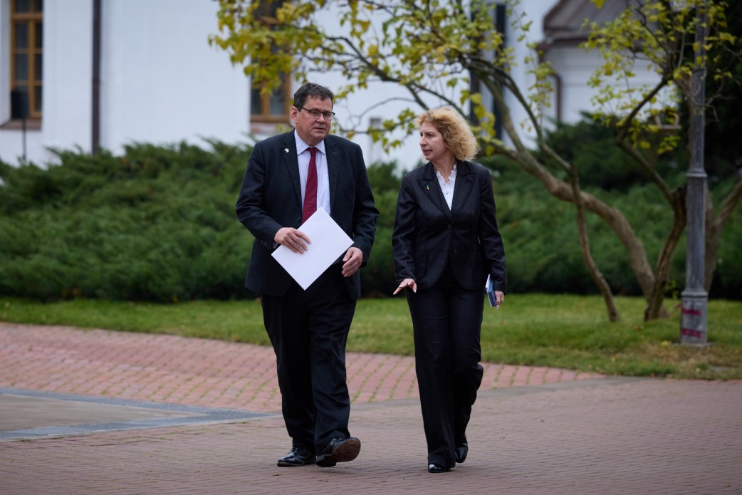 Президент прийняв вірчі грамоти від послів Великої Британії, Нової Зеландії, Чилі та Сомалі Президент прийняв вірчі грамоти від послів Великої Британії, Нової Зеландії, Чилі та Сомалі