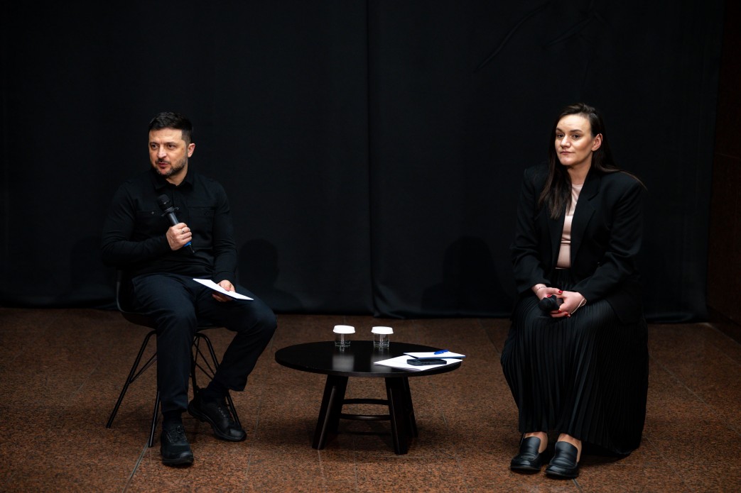 Президент зустрівся з діячами культури напередодні Всеукраїнського дня працівників культури та майстрів народного мистецтва Президент зустрівся з діячами культури напередодні Всеукраїнського дня працівників культури та майстрів народного мистецтва