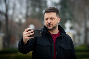 Тиску на Росію замало, і будь-які послаблення в уже існуючих форматах тиску тільки мотивують Путіна затягувати війну — звернення Президента